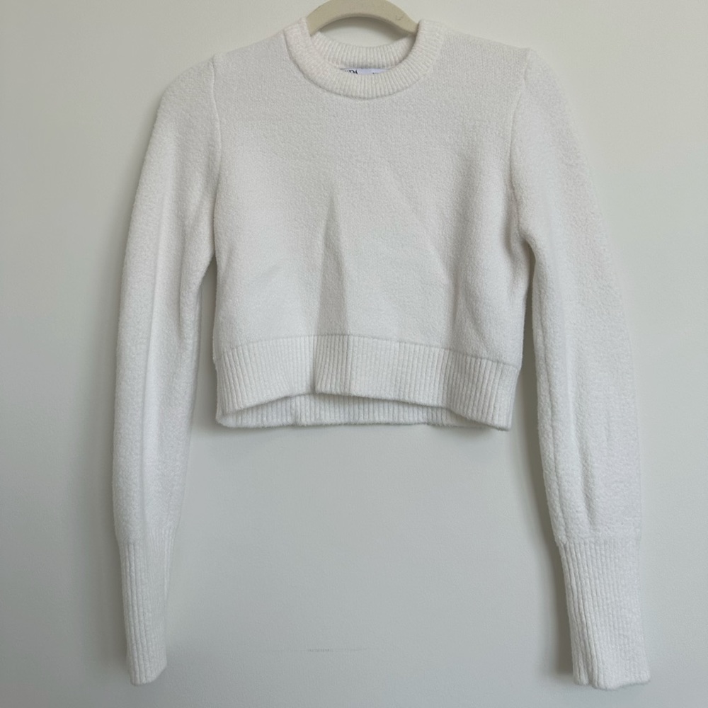 White fuzzy Zara cropped sweater